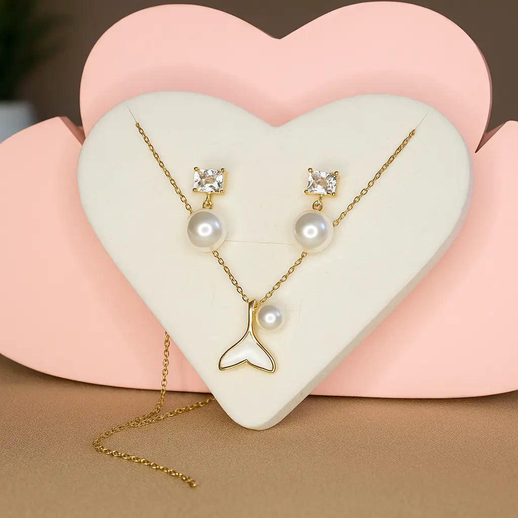 Ocean Bloom Pendant – Elegance from the Depths Essential soul